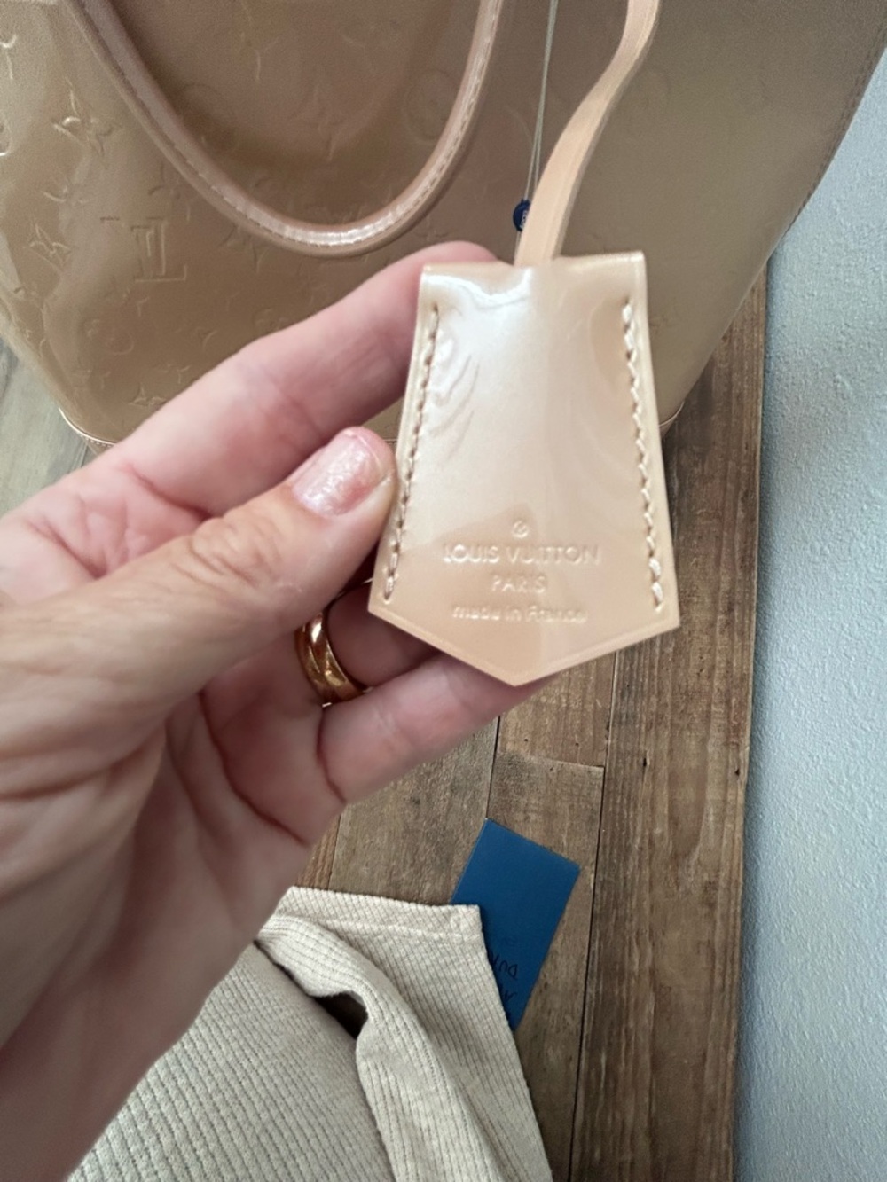 Louis Vuitton Vernis Alma PM Satchel in Light Nude - Picture 7 of 10